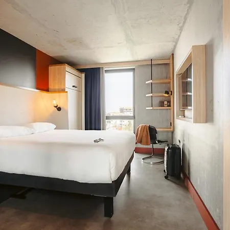 Ibis Styles Centre Gare מלון 3*