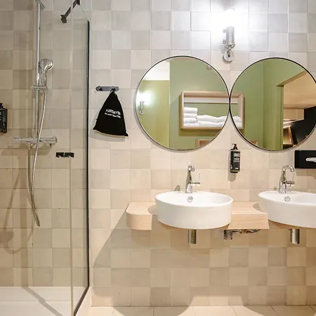 Ibis Styles Centre Gare לה רושל